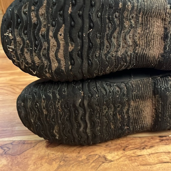 Youth Bogs kids size 6 Classic black waterproof slip on -30 degrees warm boots - Picture 10 of 10